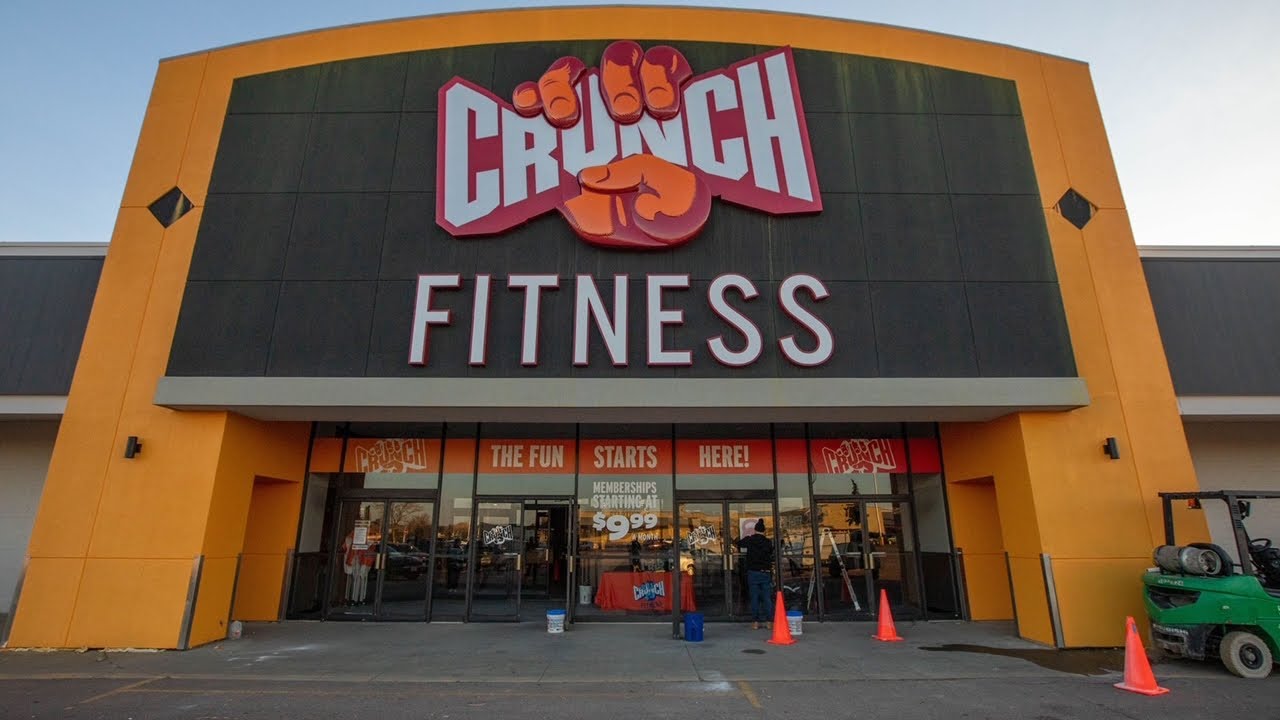 WORKING OUT AT THE WORLS LARGEST CRUNCH FITNESS!!! (60,000sq ft)