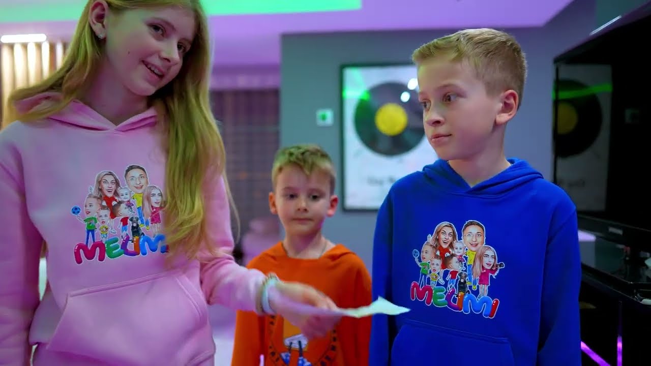 😱 Ne urmărește OMUL de la GEAM 😭