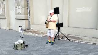 Maywood - Pasadena Saxophone cover street performer! The saxophone beautifully