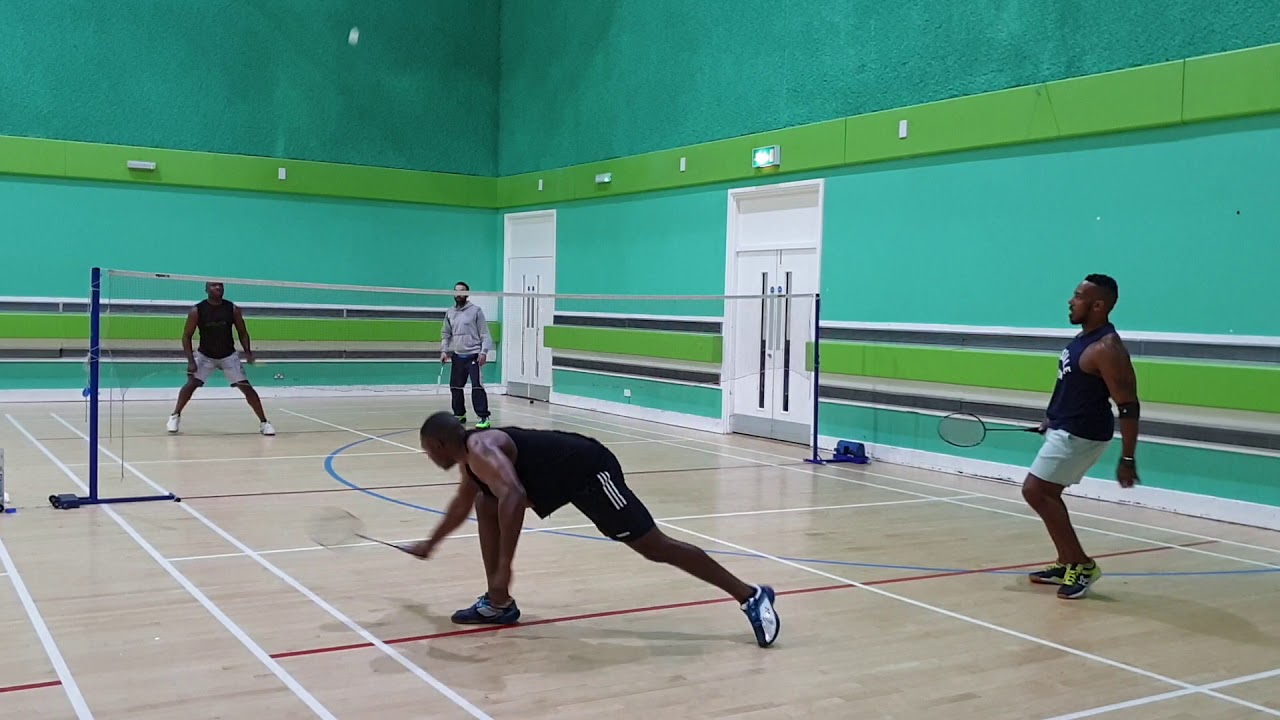 Badminton 10.8.19: Simon B & Simon S v Jon & U 2 - YouTube