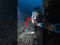 Eksperimen Mengisi Botol Kosong Di Dasar Laut #shorts
