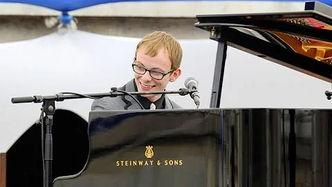 Incredible Boogie Woogie Pianist Chase Garrett pla...