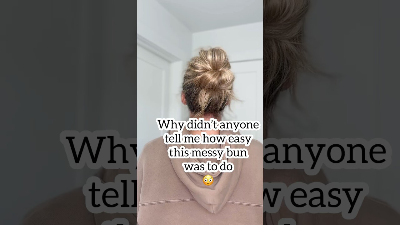 This messy bun is so easy! Perfect for fall ?? #messybun #messybuntutorial