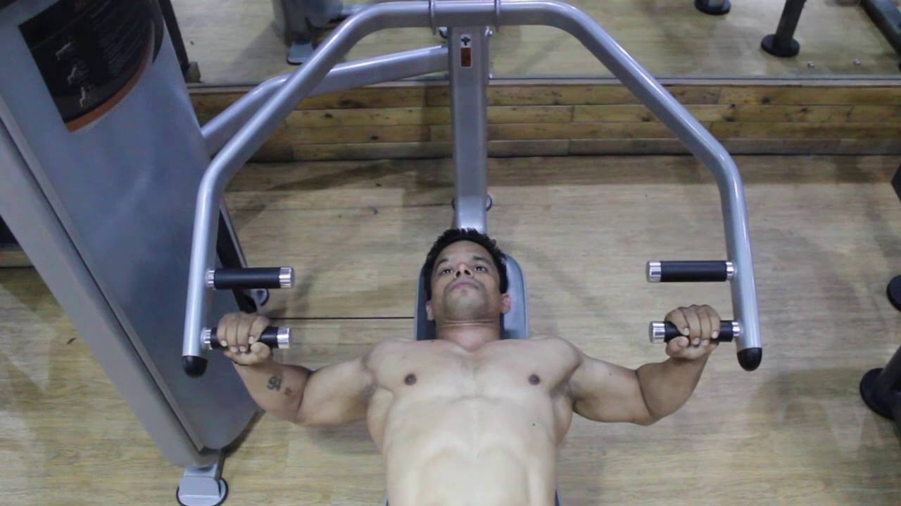 How to Do the Machine Chest Press Exercise to Train Your Pecs