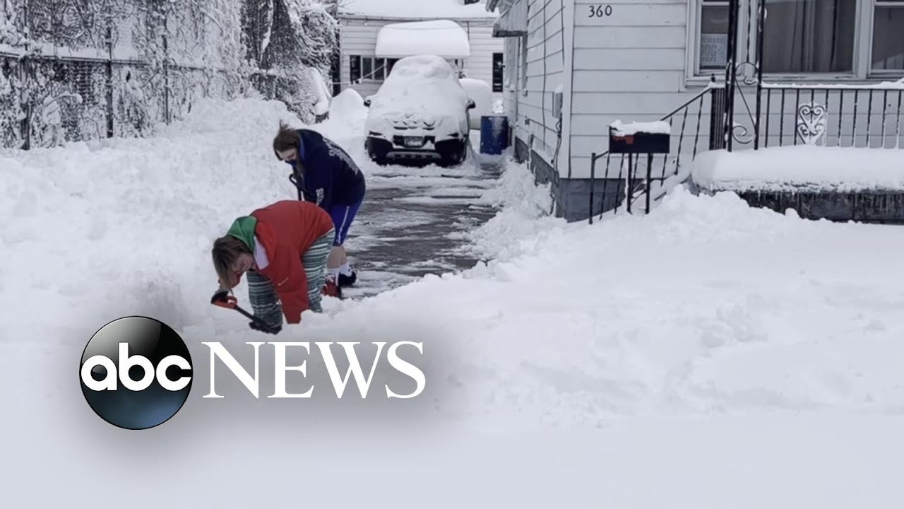 Paralyzing snow hits northeast