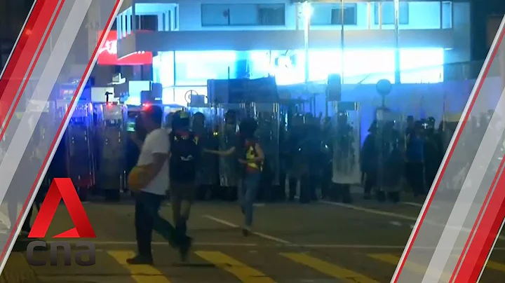 Hong Kong police advance on protesters in Mong Kok - DayDayNews