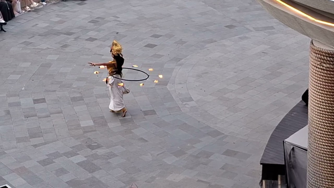 โชว์ไฟสวยๆ ที่ห้าง