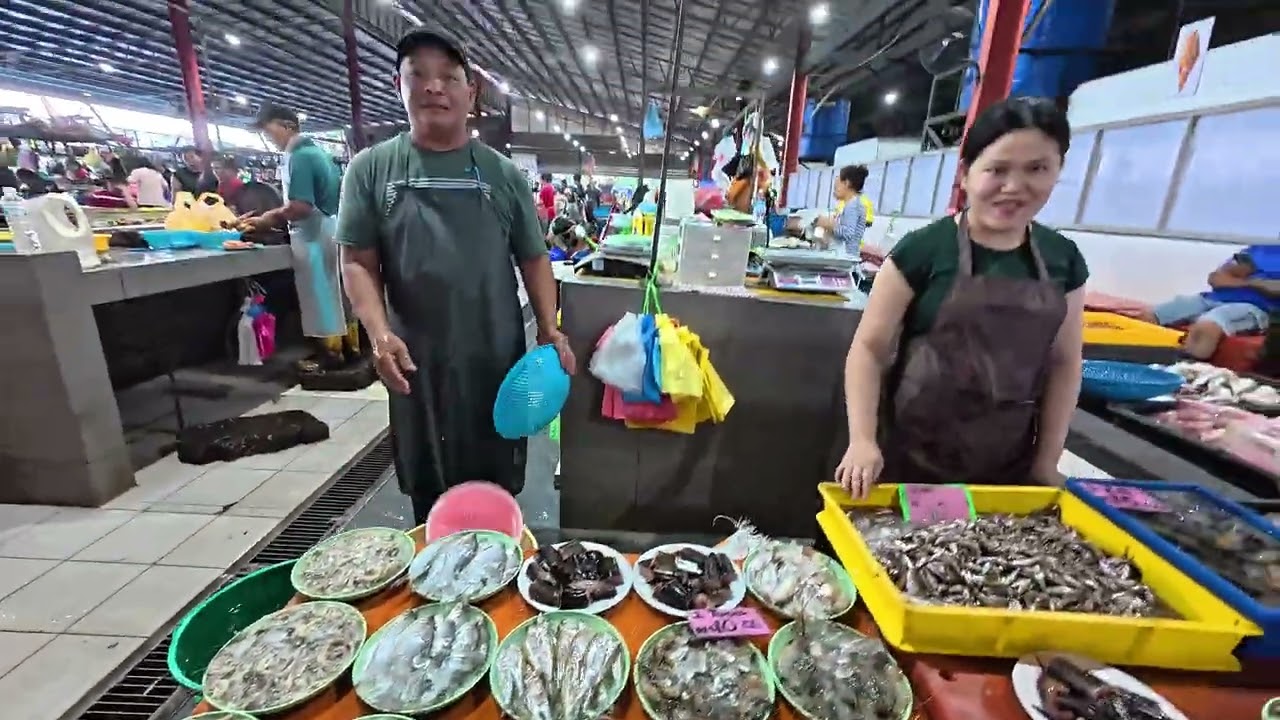 Cari Apa Lauk Yang Ada Di Market Bandar Riyal Kuching 💗