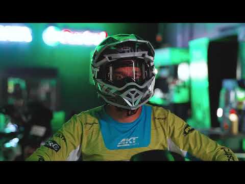 ¡Revive la emoción del lanzamiento de la nueva AKT TT 200!