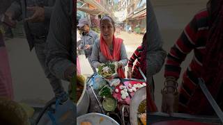 Hardworking aunty selling khasta Kachori 👌 #shorts #trending #kachori