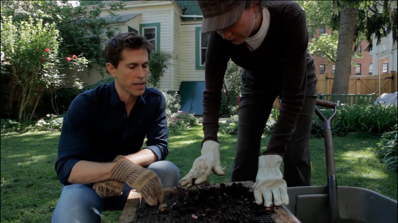 How to compost a green garden - Urban Gardener video