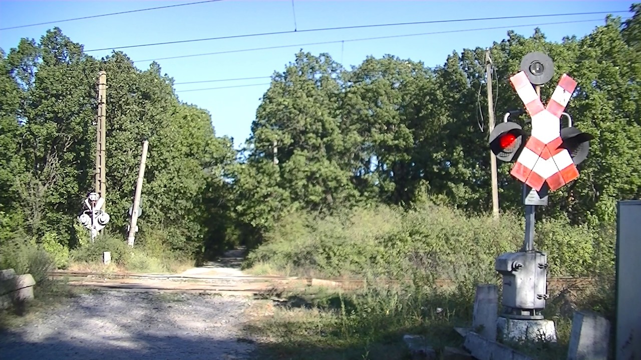 Spoorwegovergang Zăvestreni (RO) // Railroad crossing // Trecere la nivel