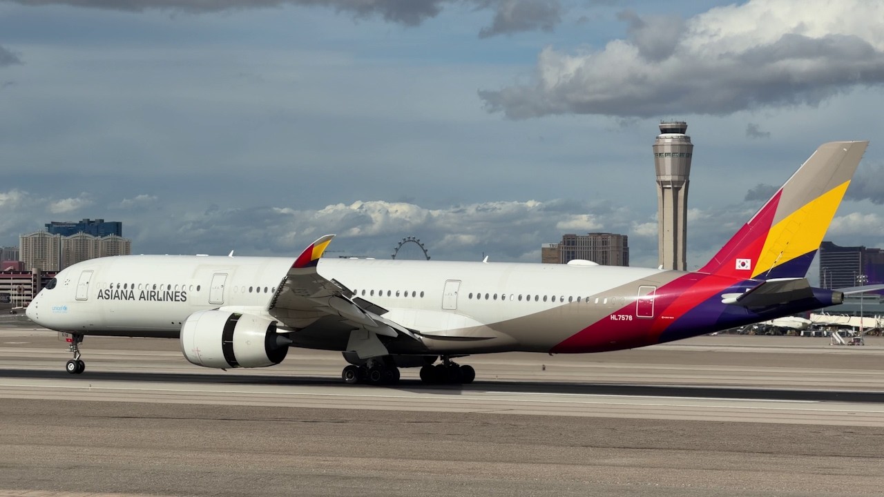 Asiana Airlines Airbus A350-900 lands at Las Vegas | HL7578 - YouTube