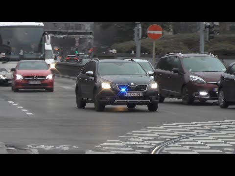 Onopvallende Skoda Politiewagen met spoed naar een onbekende interventie in Brussel