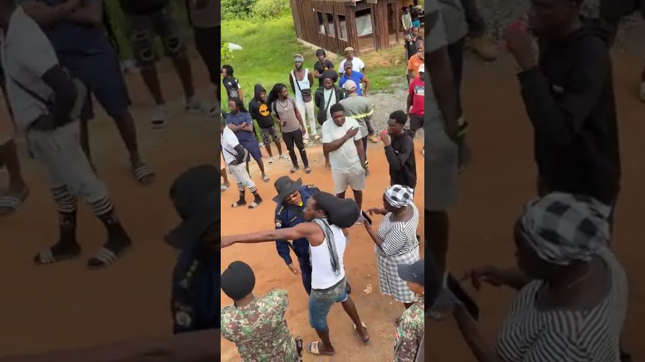 🇸🇷 Koffiekamp ontruimd (beelden bewoner Koffiekamp)