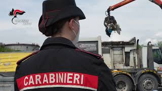 Butta l'incasso nella spazzatura: 7mila euro recuperati tra i rifiuti