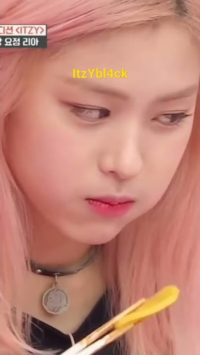 ITZY ASMR Jajangmyeon Black Bean Noodles Mukbang 👑 #shorts #trend #itzy #있지 #kpop #fyp #asmr