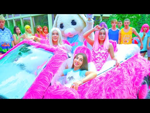 Diana and the Bunny girls surprised the whole country house with their new glamorous car!