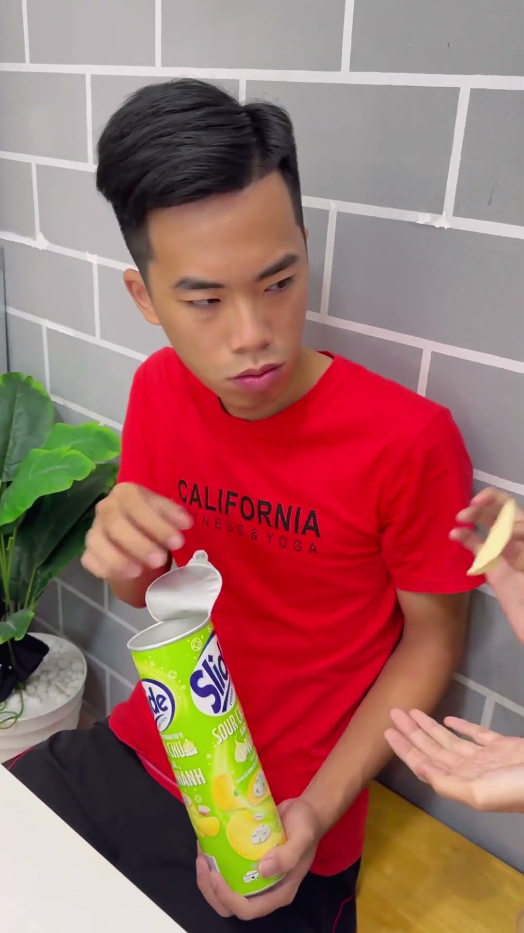 LNS - Chơi khăm bạn gái ham ăn || Prank your gluttonous girlfriend #shorts