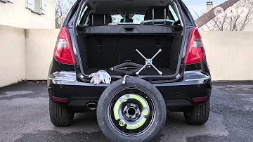 Où se trouve la roue de secours sur ma Mercedes Classe A