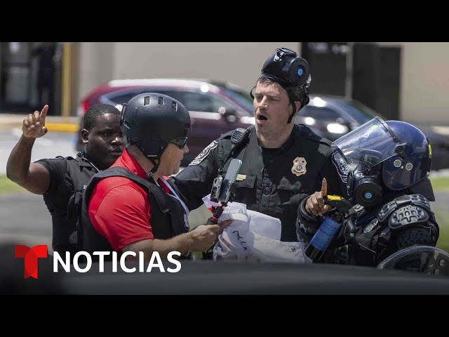 Temen que sea deportado el conocido periodista latino arrestado cuando cubría una protesta
