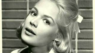 Vignette de la vidéo "Sandra Dee & Bobby Darin-Dream Lover"