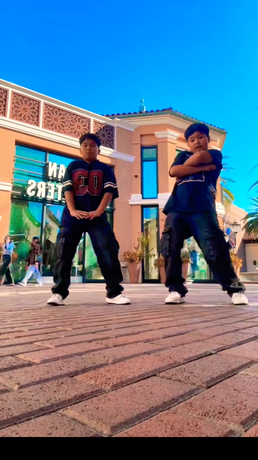 IS THIS FAST ENOUGH?? DC: us!#foryou #dance #twindance #dancechoreography #shortsdance #shorts