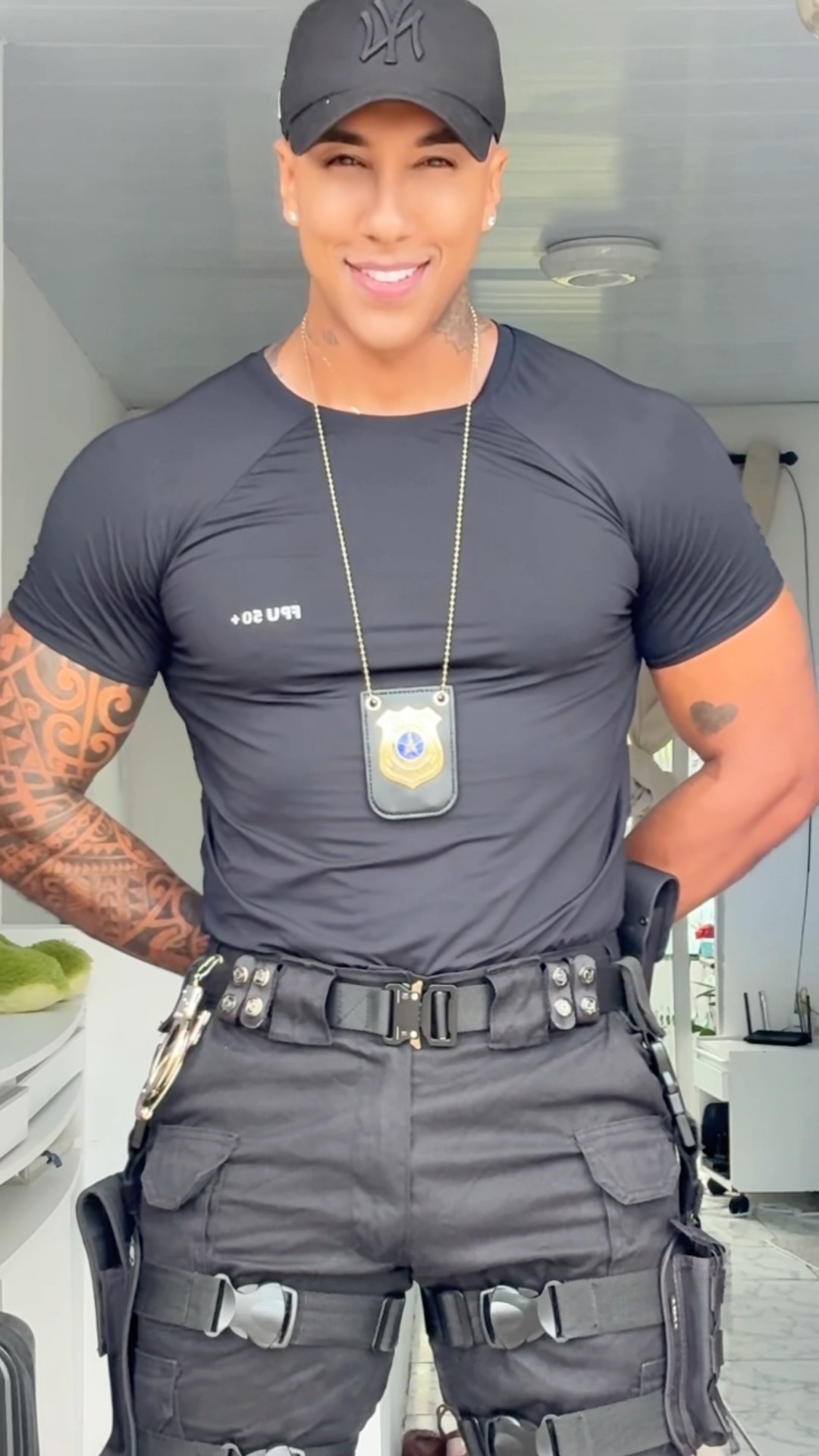 Esse passinho é muito bom. #dancer #police #trend #short #shorts #apollosant