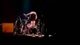 The Offspring - Noodles playing Iron Man (Black Sabbath) - Live 1997 Phoenix