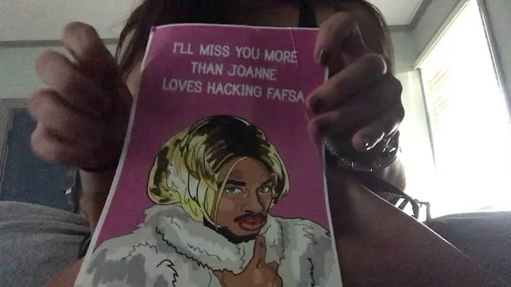 ASMR what’s in my bag. Leather sounds, zippers, crinkle, tapping, scratching, and cap sounds