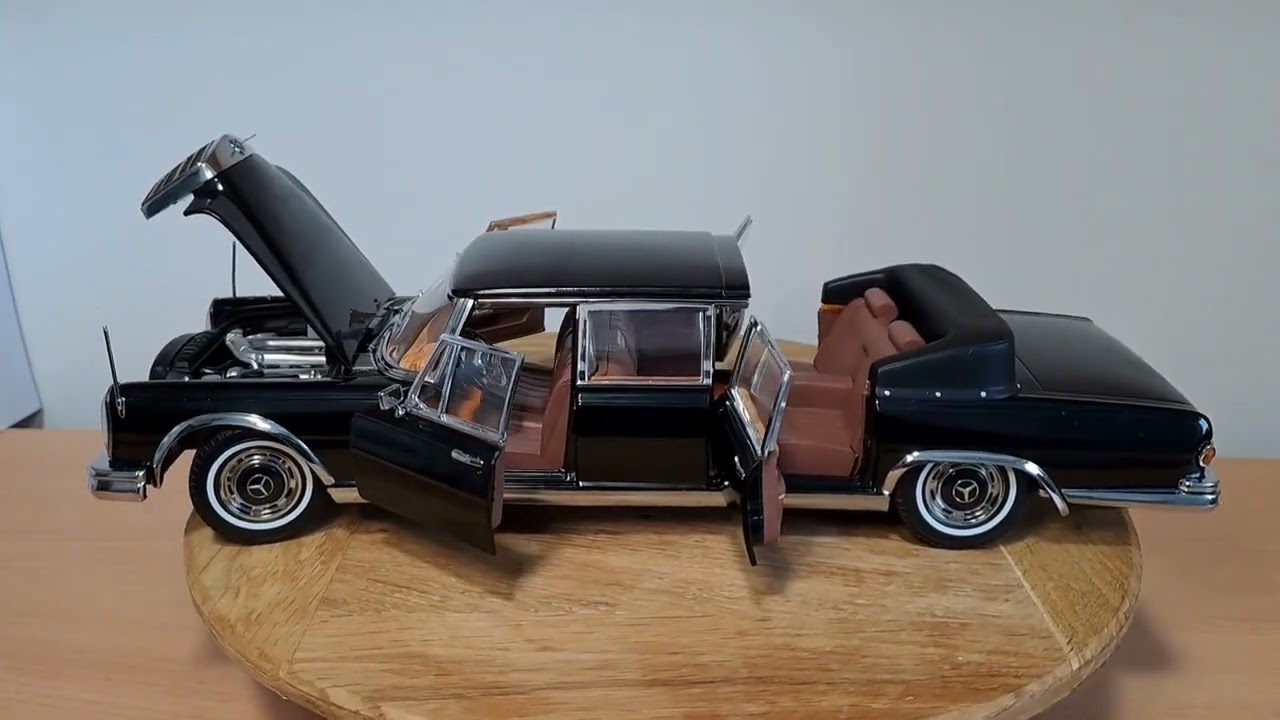 Mercedes-Benz 600 Pullman Limousine (W100) Landaulet SunStar 1:18