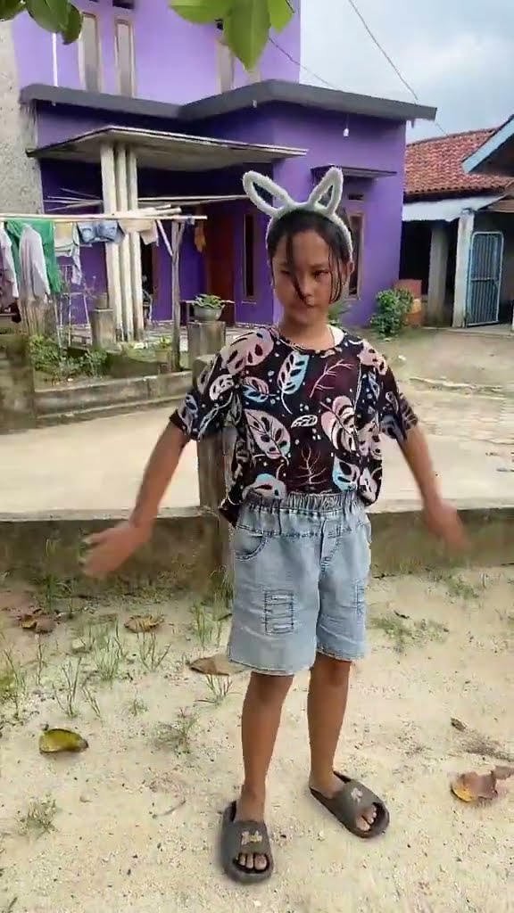 Vidio kocak dan gokil @nyaikembang1nyaikembang1 /akibat suka main tanah ?