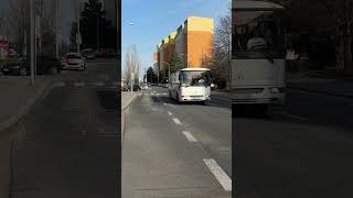 prujezd bileho axera na specialce s vytroubenim dikyy