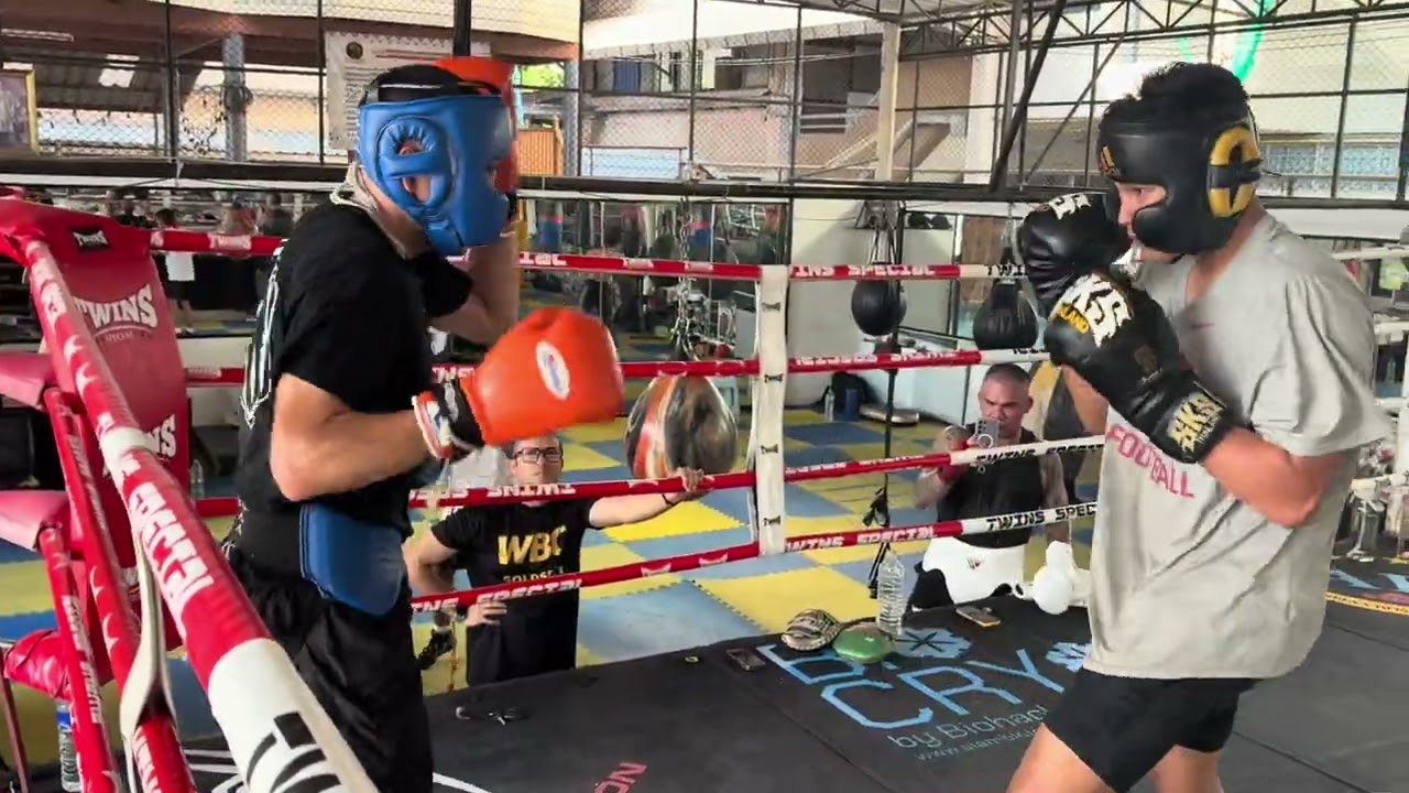 Justin sparring with Malasia round 2