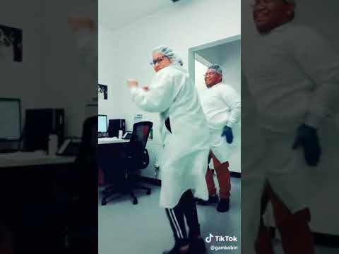 اضحك كيف ما بدك