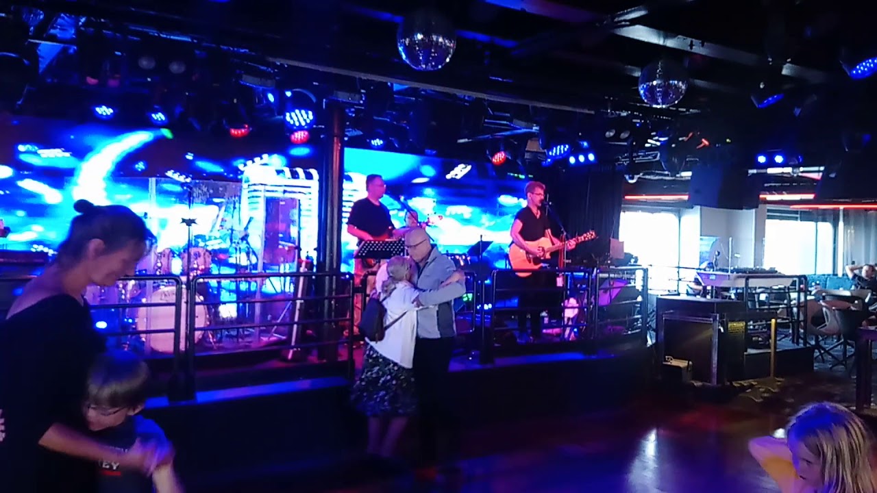 "Hör & Häpna"  liveband på Amorella - Viking Line