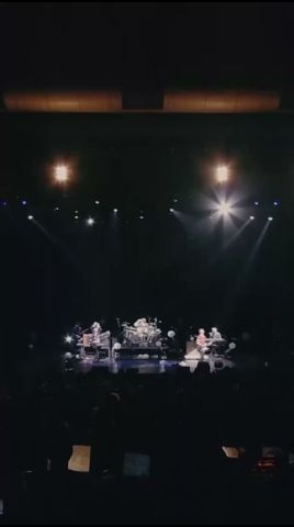 「10th Anniversary TOUR 2010 “花鳥風月”」より、2010年12月6日に山梨県立県民文化ホールにて行われた「スタンドバイミー」をYouTubeにて公開中!