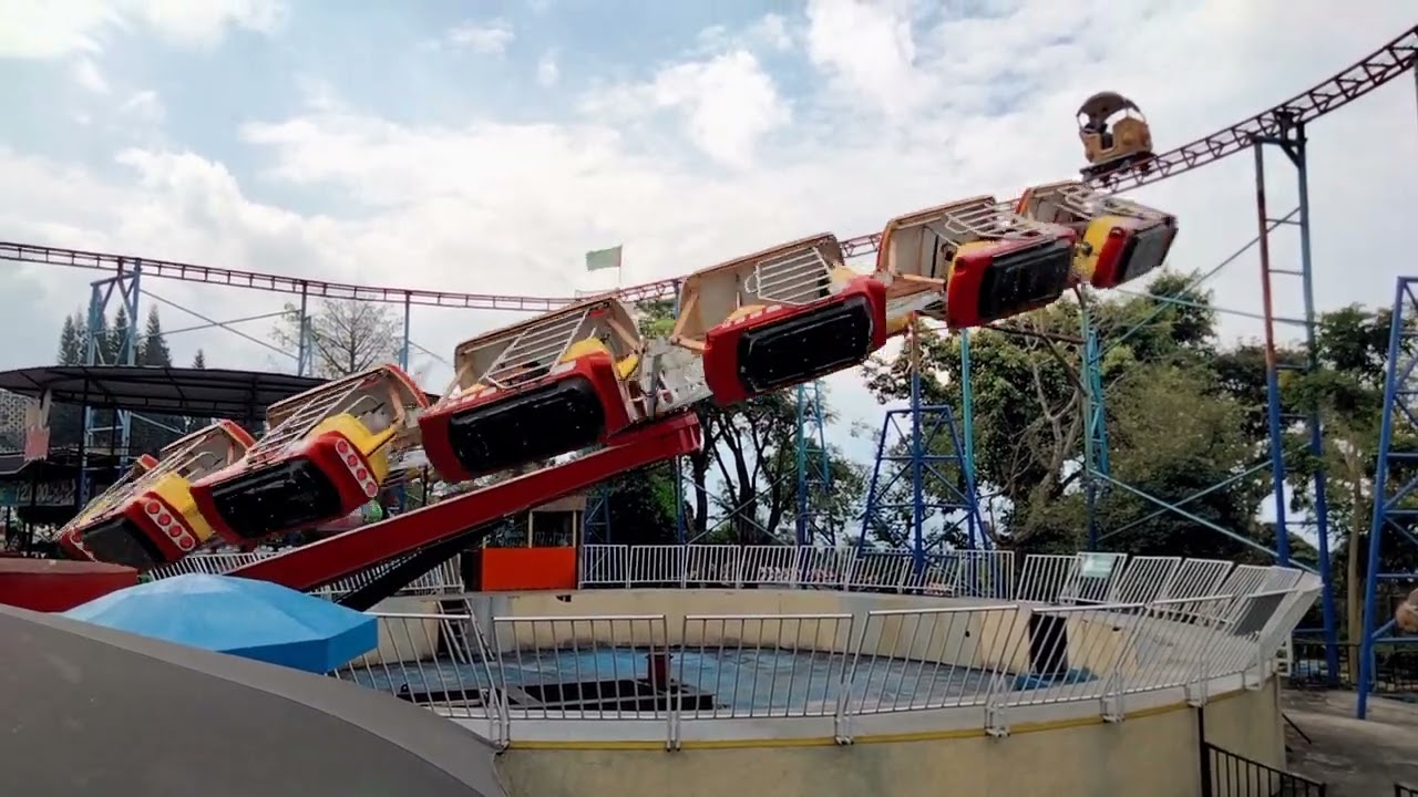 ENTERPRISE RIDE : Wahana ekstrim Jatim Park 1, sensasi terbang ke udara seperti terbawa tornado.