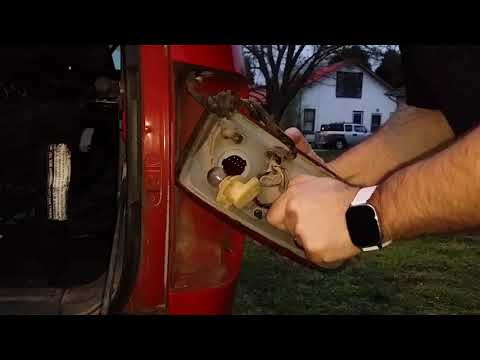 How to Replace a Tail Light Bulb - 1998-2005 Chevy Blazer - Rifter Tutorials