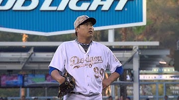 CIN@LAD: Frazier breaks up perfect game with double