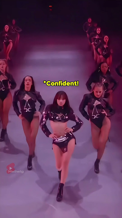 Lisa shows off her catwalk skills in Thailand!!🙉🙉  #blackpink #lisa #lalisa