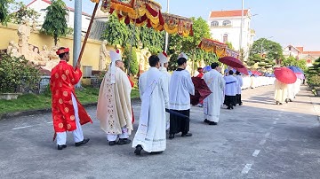 Đoàn Rước Trước Thánh Lễ Tạ Ơn Của Đức Đa Minh Nguyễn Chu Trinh Nguyên Giám Mục Giáo Phận Xuân Lộc