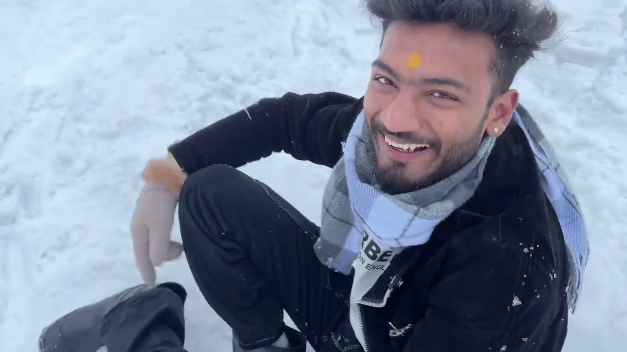 Solang velly snow fall 🖤🏔️😂 #anshtanwar28 #travel #snowfall #fun #manali 