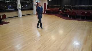 We Turn It Up - Beginner Line Dance (by Graham Mitchell)
