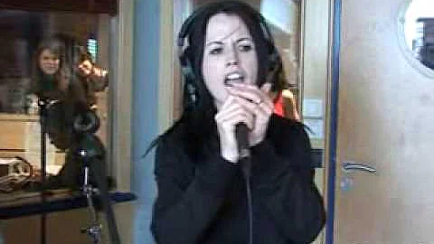 Dolores O'Riordan - Go your own way (Live on Europ...