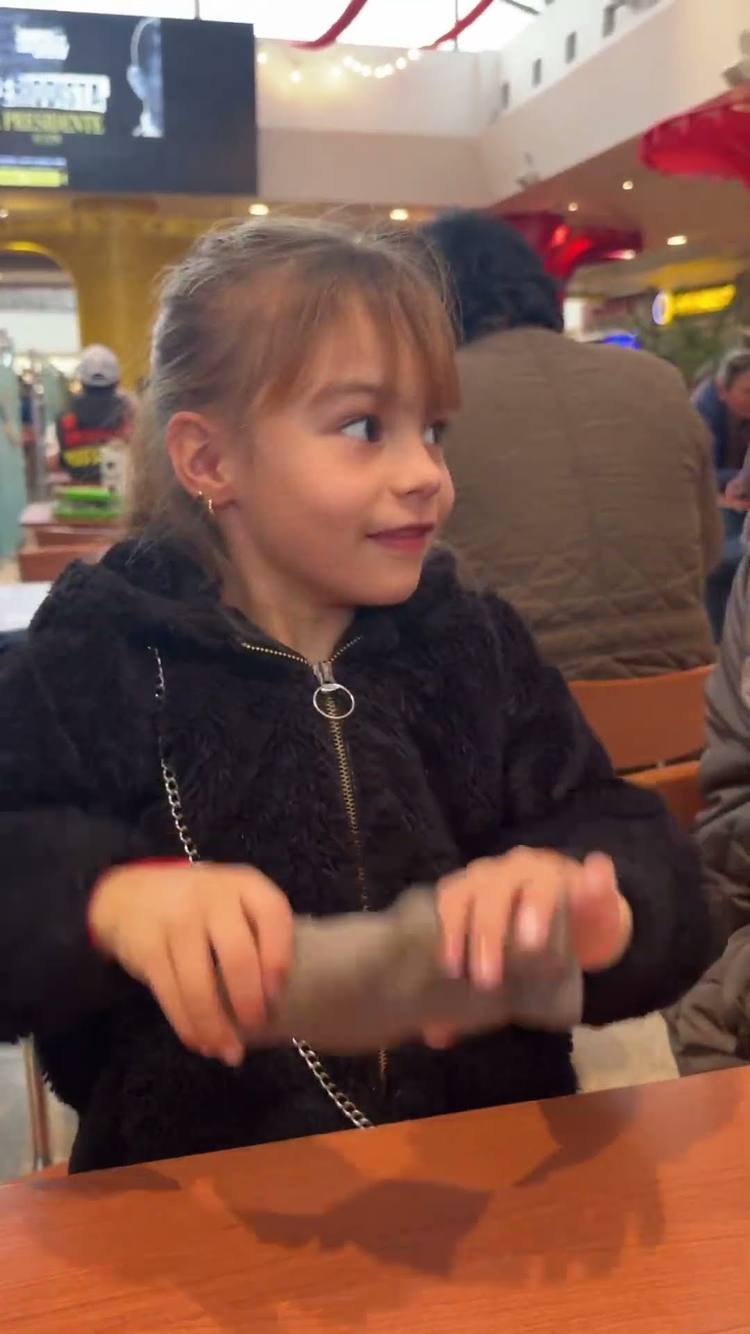 Me compré un gorila en DOLLARCITY #humor #cosasdefamilia #comedia #cosasdecasa #dúo