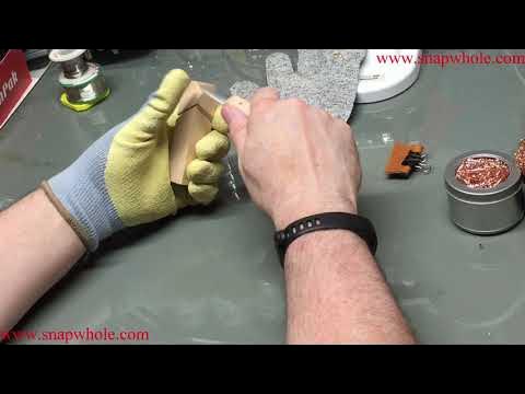 Choosing Carving Gloves for Safety [Woodworkers Institute] 