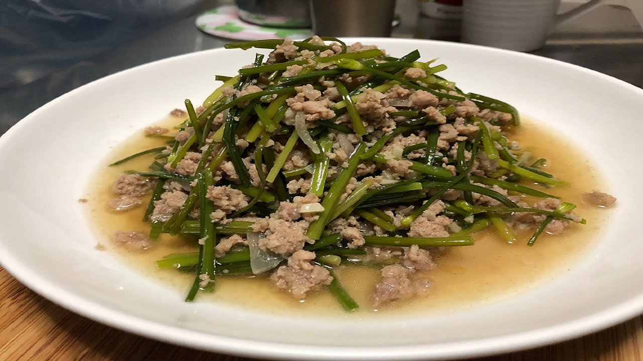 Ground pork with Garlic Chives Asian Recipe (Giniling na baboy sa Dahon