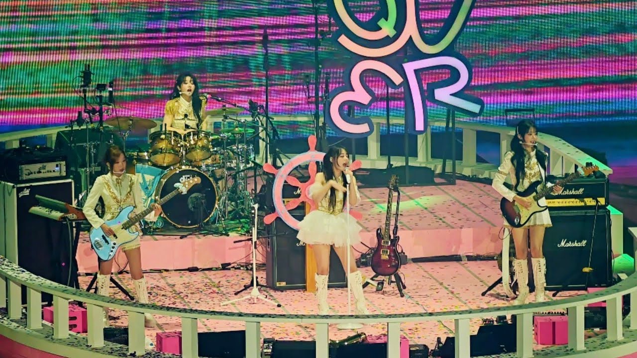 QWER (큐더블유이알) - 가짜 아이돌 + 검색어는 QWER + 수수께끼 다이어리 (2025 QWER 1ST WORLDTOUR [ROCKATION])