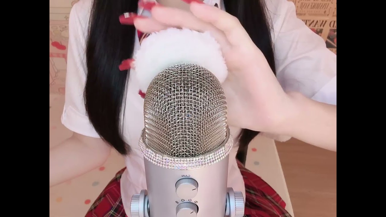 Relaxing ASMR Experience: Whispered Talk, Soft Scratching, Tapping, Crinkle, Rustle, PomPom Sounds